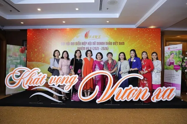 Trang sức PNJ tôn vinh vẻ đẹp nữ doanh nhân Việt trong đêm “khát vọng vươn xa” 1