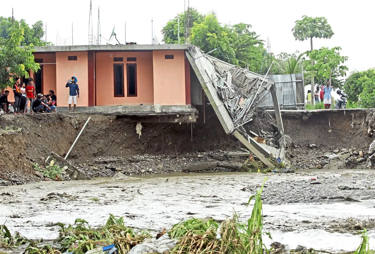 Indonesia và Đông Timor tiếp tục tìm kiếm nạn nhân sau bão Seroja