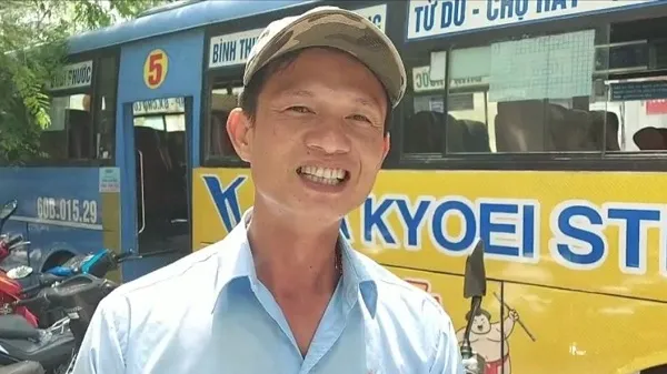 CSGT bắt đối tượng khống chế tài xế xe buýt trên đường 1