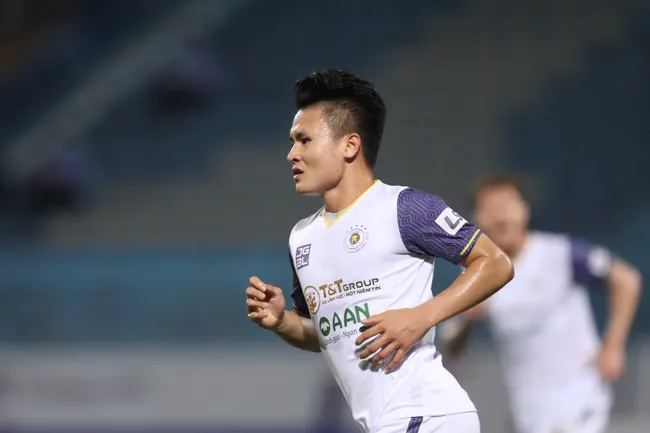 Đổi màu áo, Hà Nội FC đánh bại Than Quảng Ninh với tỉ số đậm 2