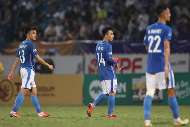 Đổi màu áo, Hà Nội FC đánh bại Than Quảng Ninh với tỉ số đậm 5
