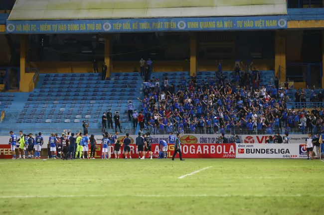 Đổi màu áo, Hà Nội FC đánh bại Than Quảng Ninh với tỉ số đậm 9