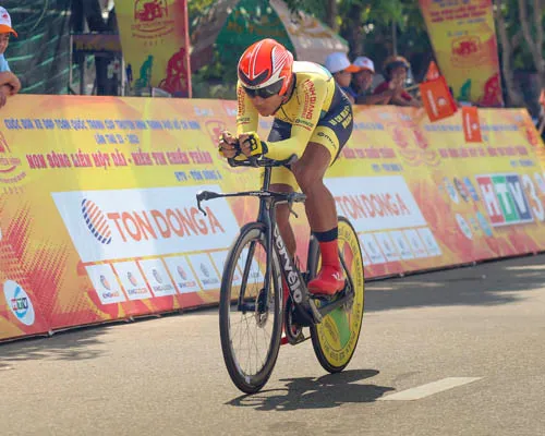 Chặng 14 giải xe đạp Cúp Truyền hình TPHCM: Tay đua Pháp Loic Desriac thắng chặng cá nhân tính giờ, đoạt lại áo vàng 3