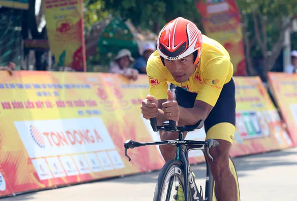 Chặng 14 giải xe đạp Cúp Truyền hình TPHCM: Tay đua Pháp Loic Desriac thắng chặng cá nhân tính giờ, đoạt lại áo vàng 2
