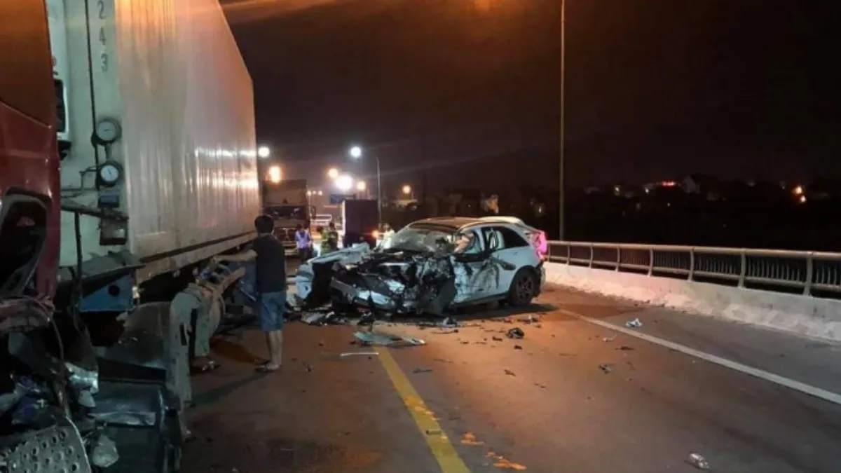 Tin tức tai nạn giao thông hôm nay 22/4/2021: Xe Mercedes gây tai nạn liên hoàn, 3 người thương vong 1