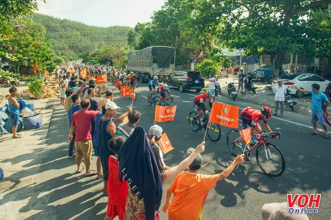 Chặng 16 giải xe đạp Cúp Truyền hình TPHCM: Tay đua Trịnh Đức Tâm lần đầu tiên thắng chặng kịch tính 1