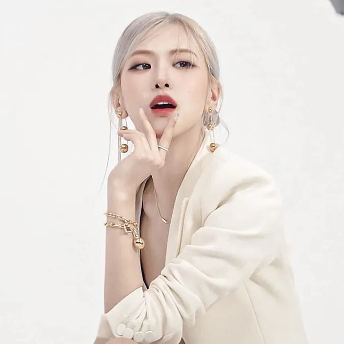 Trang sức Tiffany & Co mà Rosé (BLACKPINK) đang làm đại sứ có giá trị khủng thế nào? 7