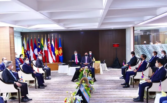 Kết thúc Hội nghị, nước Chủ tịch ASEAN đã ra Tuyên bố Chủ tịch về kết quả Hội nghị, trong đó có 5 điểm ASEAN đã đồng thuận về vấn đề Myanmar.  - Ảnh: VGP