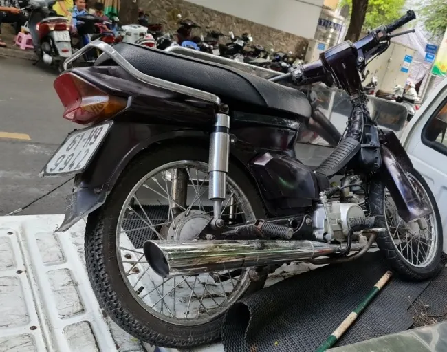 Cảnh sát giao thông bắt hai đối tượng cướp giật điện thoại 2