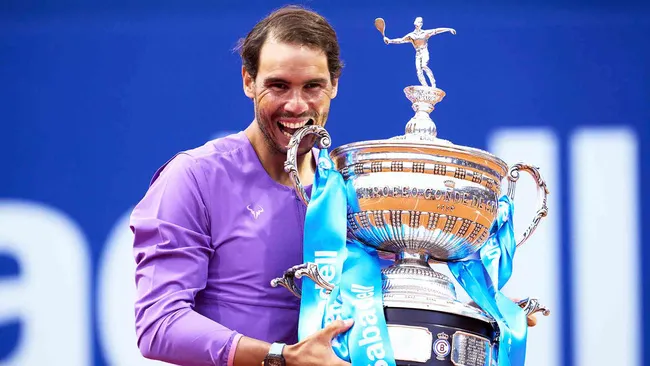 Đánh bại Tsitsipas, Nadal vô địch Barcelona Open - Berrettini vô địch Serbia Open