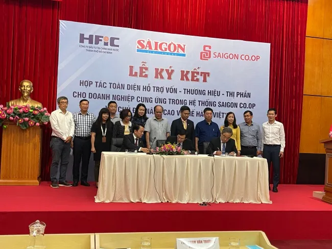 Cty Đầu tư Tài chính Nhà nước TPHCM (HFIC), Báo SGGP và Liên hiệp HTX Thương mại TPHCM-Saigon Co.op ký kết hợp tác chiến lược “Liên minh Doanh nghiệp Xanh-Doanh nghiệp Việt