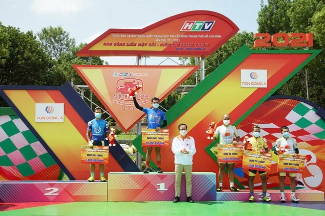 Chặng 20 giải xe đạp Cúp Truyền hình TPHCM: Nguyễn Tấn Hoài lần thứ 4 thắng chặng, giữ chắc áo xanh vua nước rút 3