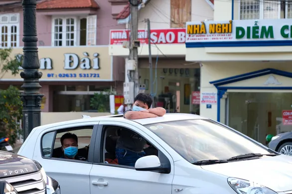 Đón lượng khách đông kỷ lục, UBND Lâm Đồng kêu gọi người dân đi xe 2 bánh 1