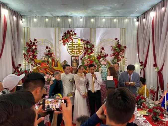 Đám cưới Hồ Bích Trâm: cô dâu đeo vàng nặng trĩu, dàn sao về tận Quảng Ngãi chúc mừng 3