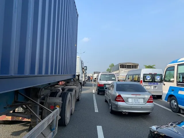 Ứng dụng dải phân cách di động để giảm kẹt xe là giải pháp đơn giản, ít tốn kém nhất 1