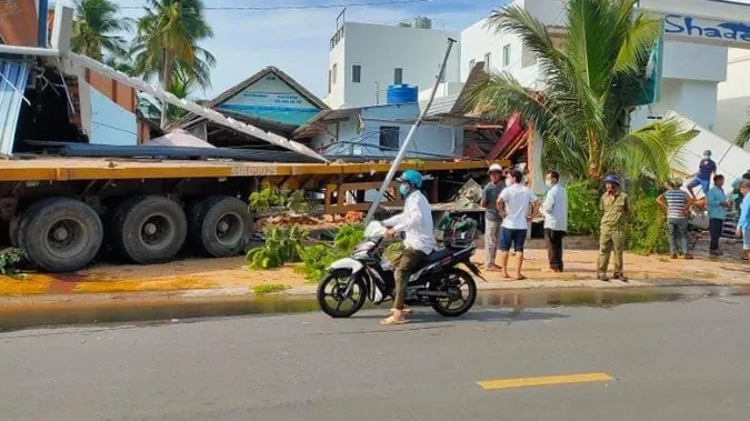 Tin tức tai nạn giao thông hôm nay 7/5/2021: Bị xe buýt cán qua, người đàn ông đi xe máy tử vong 4