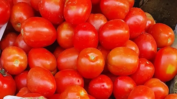 Giá cả thị trường hôm nay 7/5/2021: Cà chua 9.000 đồng/ kg 1