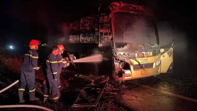 Tin tức tai nạn giao thông hôm nay 7/5/2021: Bị xe buýt cán qua, người đàn ông đi xe máy tử vong 3