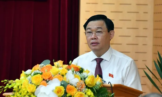 Chủ tịch Quốc hội Vương Đình Huệ phát biểu chỉ đạo tại hội nghị.