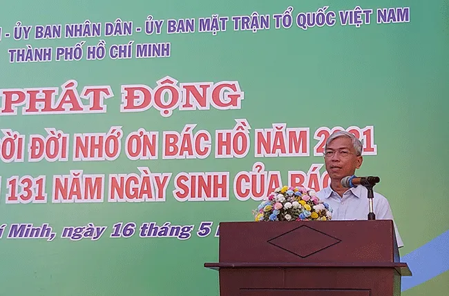 thanh-pho-phat-dong-tet-trong-cay-doi-doi-nho-on-bac-ho-nam-2021-voh.com.vn-anh1