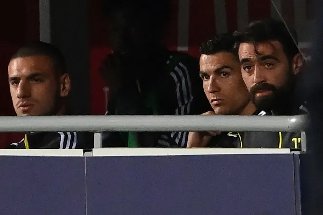 Ronaldo ngồi dự bị trước Bologna