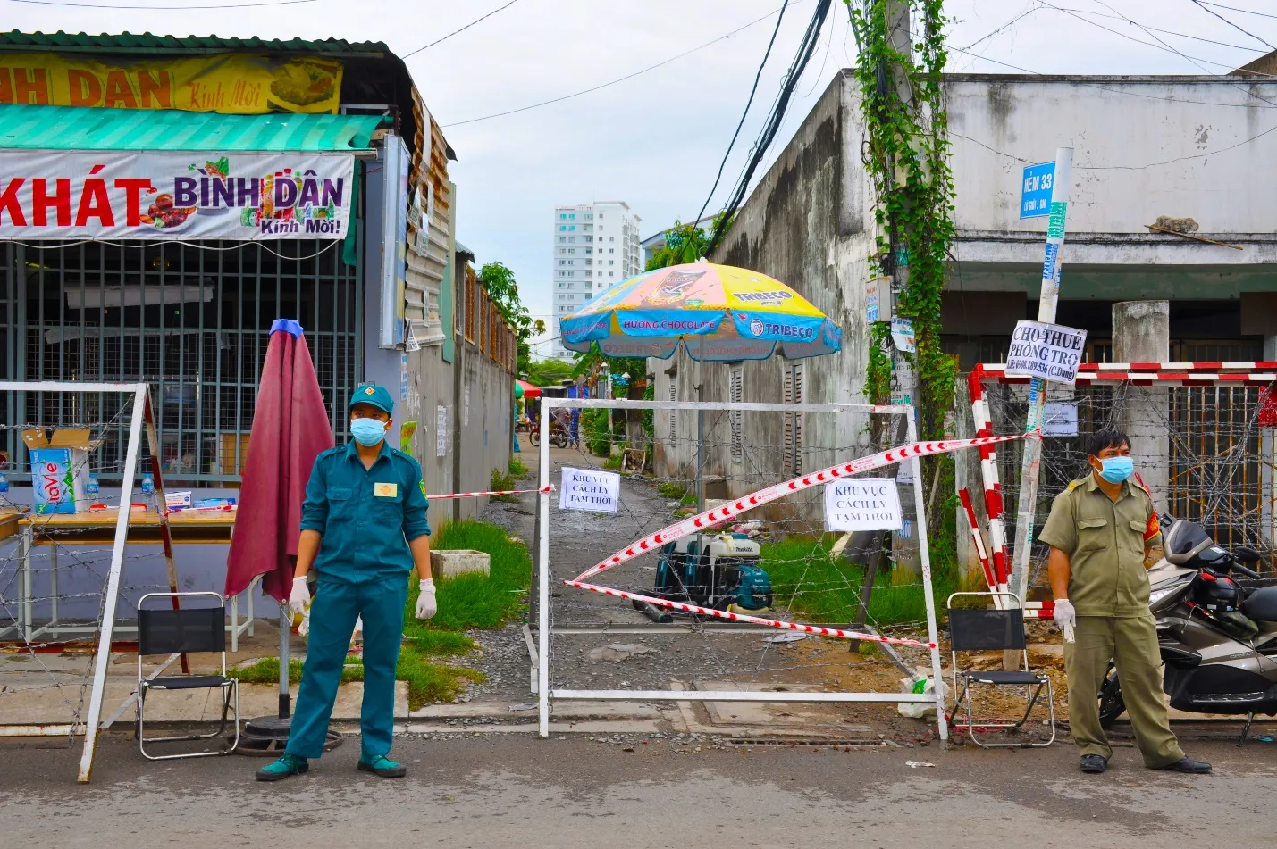Phong tỏa nơi ca nghi nhiễm tại con hẻm tại Thị trấn Nhà Bè, Huyện Nhà Bè
