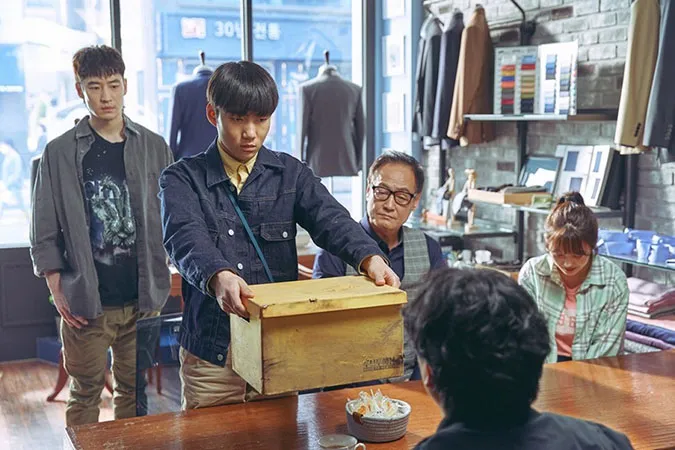 Move To Heaven review: Phim mới của Lee Je Hoon có gì đặc biệt? 10
