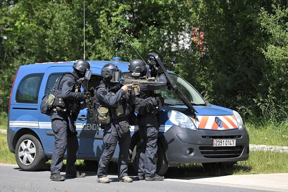Pháp: Thêm một nữ cảnh sát bị đâm nguy kịch
