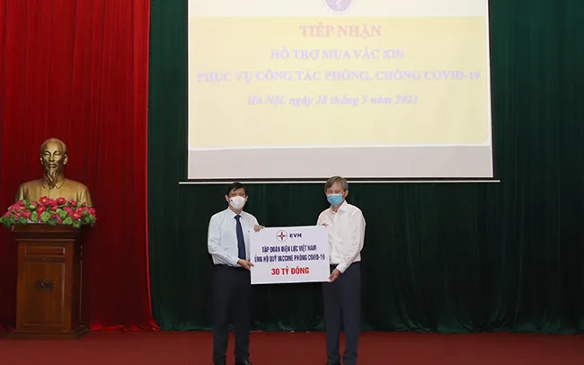 Tập đoàn Điện lực Việt Nam ủng hộ 30 tỷ đồng cho Quỹ vaccine phòng COVID-19 1