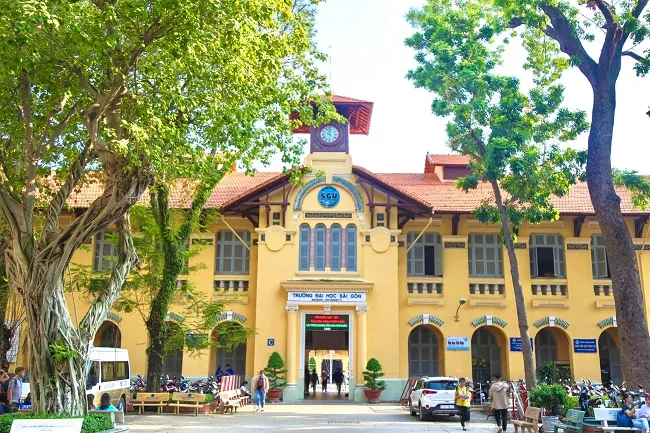 Tự hào ngôi trường đại học duy nhất mang tên Sài Gòn: giữ nét cổ kính – hòa nhịp hiện đại 1