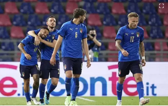 Italia đánh bại CH Séc với tỷ số 4-0