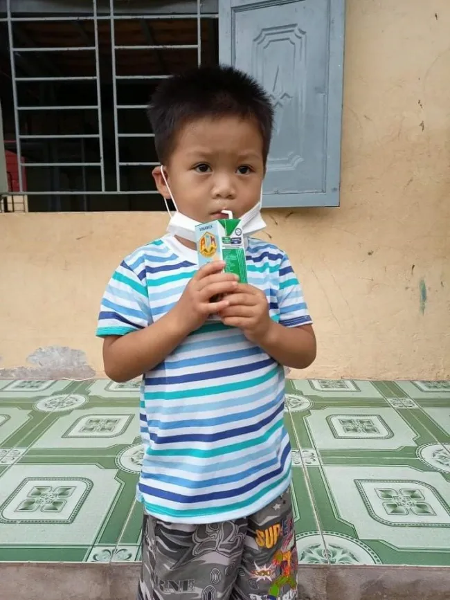 Vinamilk trao 8.400 hộp sữa và quà cho trẻ em đang cách ly do Covid-19 tại Điện Biên 2