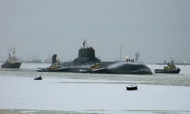 Một tàu ngầm thuộc Hạm đội Phương Bắc của Nga có khả năng mang tên lửa đạn đạo. (Ảnh: TASS)