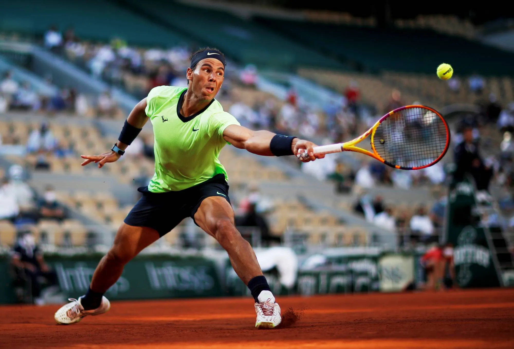 Roland Garros 2021: Nadal lần thứ 15 vào Tứ kết - Djokovic ngược dòng đi tiếp