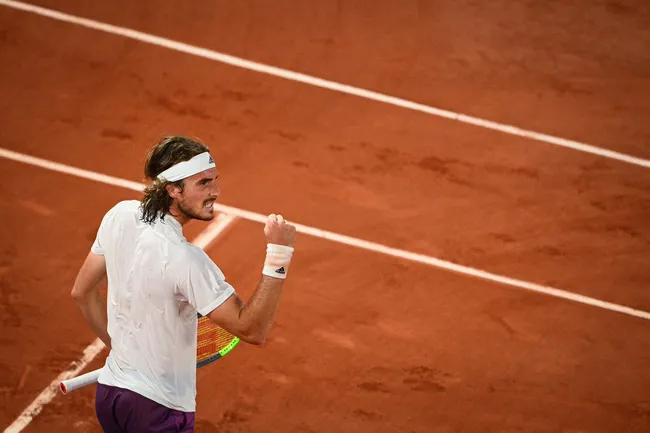 Roland Garros 2021: Tsitsipas hạ Medvedev tại tứ kết - “Ngựa ô” Zidansek làm nên lịch sử