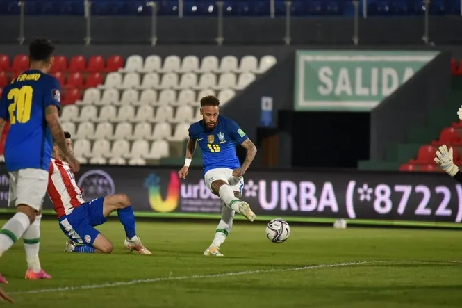 Brazil đánh bại Paraguay 2-0