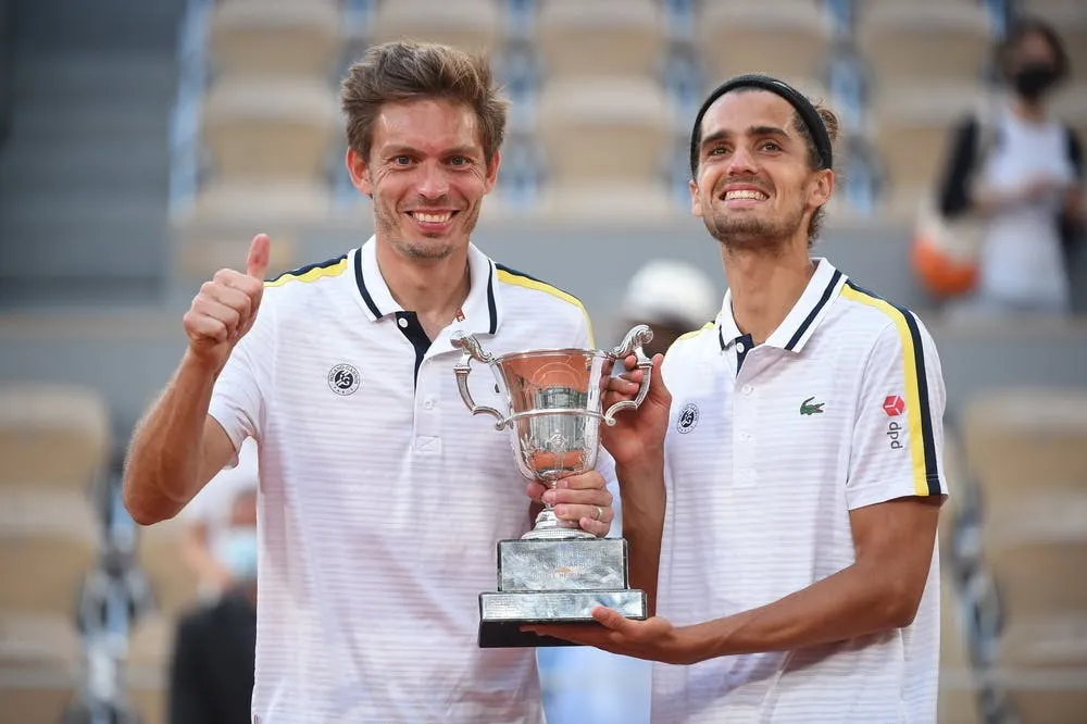 Roland Garros 2021: Vượt Pavlyuchenkova, Barbora Krejcikova giành chức vô địch đơn nữ