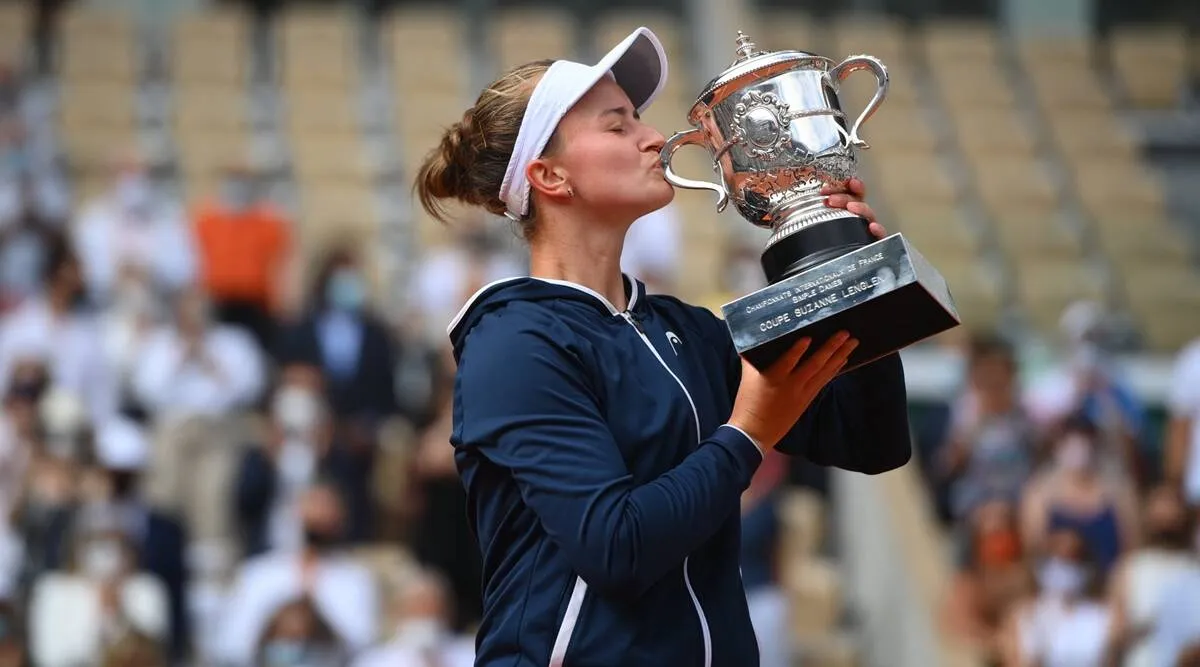 Roland Garros 2021: Vượt Pavlyuchenkova, Barbora Krejcikova giành chức vô địch đơn nữ