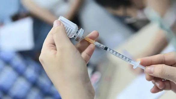 TPHCM kiến nghị Thủ tướng cho doanh nghiệp chủ động đàm phán tìm nguồn vắc xin 1