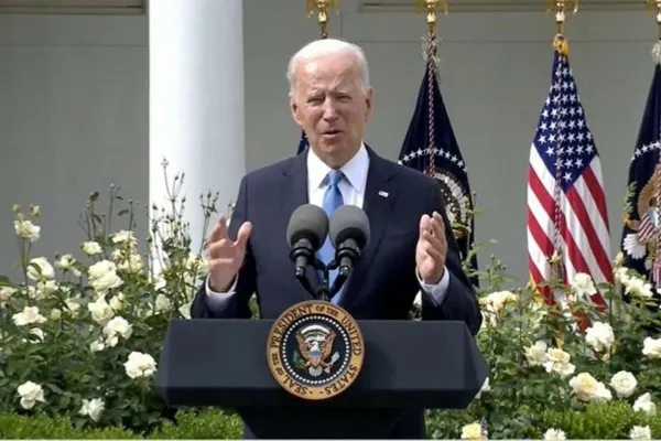 Tổng thống Mỹ Joe Biden đặt mục tiêu 70% người trưởng thành được tiêm ít nhất một liều vắc-xin Covid-19 vào trước Ngày Độc lập 4/7. (Ảnh: Reuters)