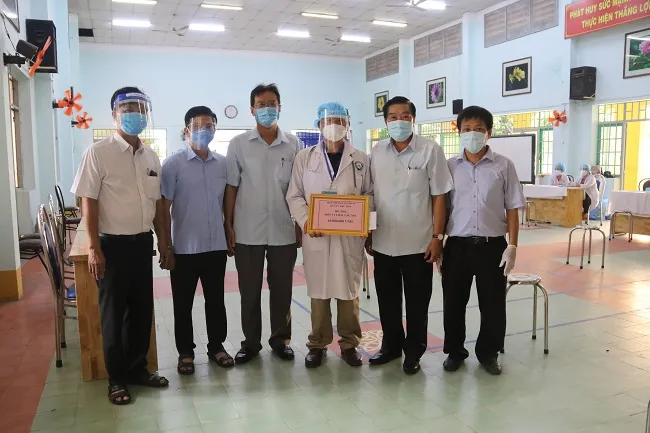 Huyện Hóc Môn: Thăm, động viên các tổ tiêm ngừa vắc-xin Covid-19 1