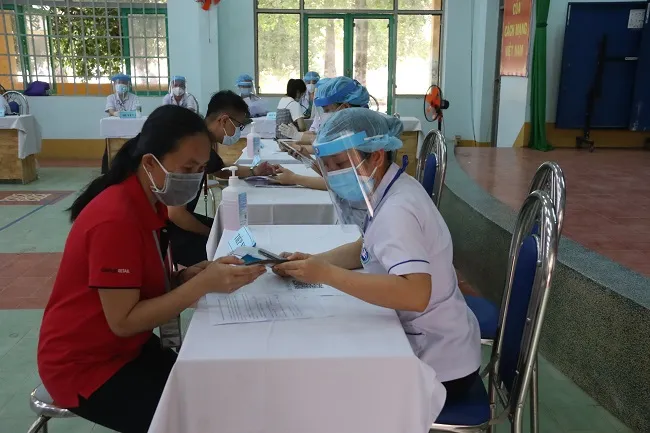 Huyện Hóc Môn: Thăm, động viên các tổ tiêm ngừa vắc-xin Covid-19 3