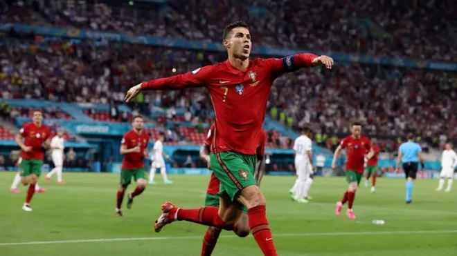 Ronaldo dẫn đầu danh sách vua phá lưới EURO 2020 và cân bằng kỷ lục ghi bàn cấp ĐTQG