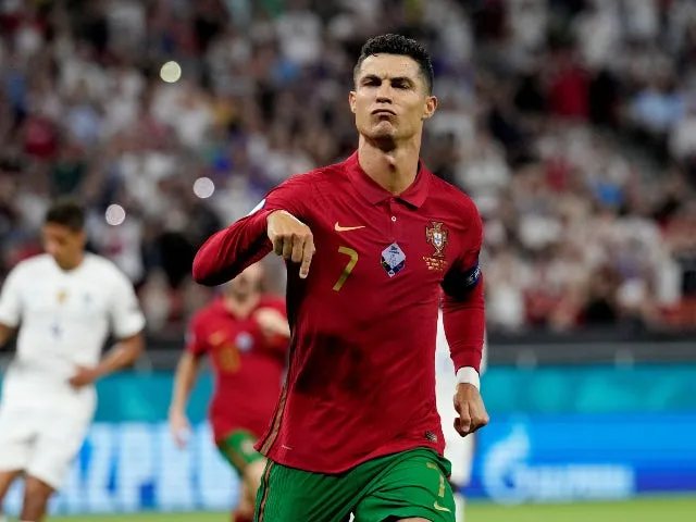 Ronaldo đang chơi phong độ tốt trong màu áo tuyển Bồ Đào Nha