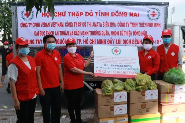 Hội Chữ thập đỏ tỉnh Đồng Nai vận động trao tặng người dân Thành phố Hồ Chí Minh nông sản và tiền mặt với tổng trị giá 560 triệu đồng.