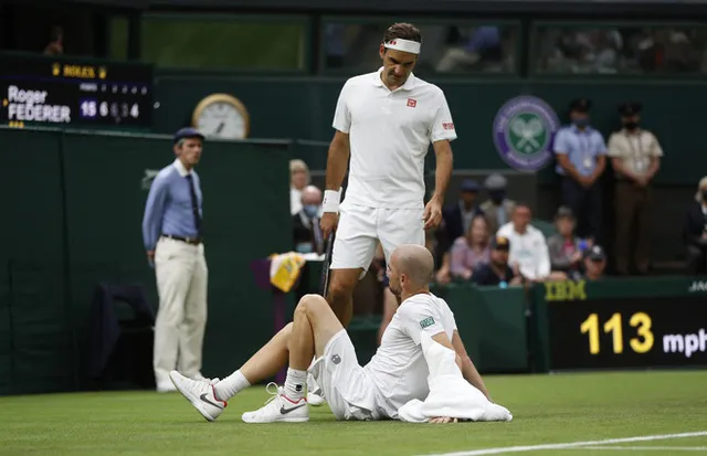 Wimbledon 2021: Roger Federer vào vòng 2 sau khi đối thủ bỏ cuộc
