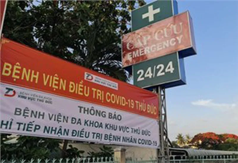 Một trường hợp người bệnh COVID-19 tự ý trèo tường trốn viện 1