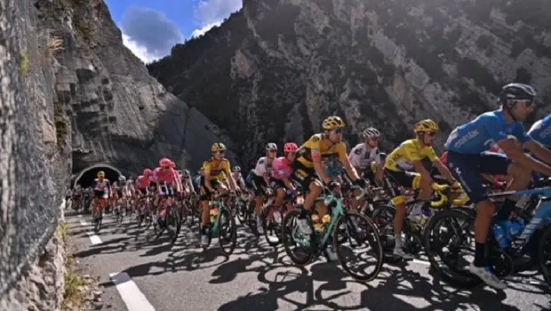 Tour de France 2021: “Thần núi” Matej Mohoric của đội Bahrain Victorious về nhất chặng 7