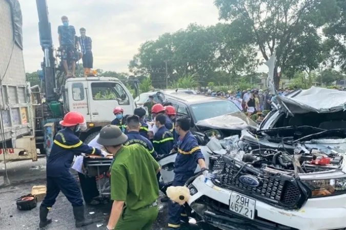 Tin tức tai nạn giao thông hôm nay 3/7/2021: Lật xe tải trên đèo Bảo Lộc, khiến 3 người thương vong 2