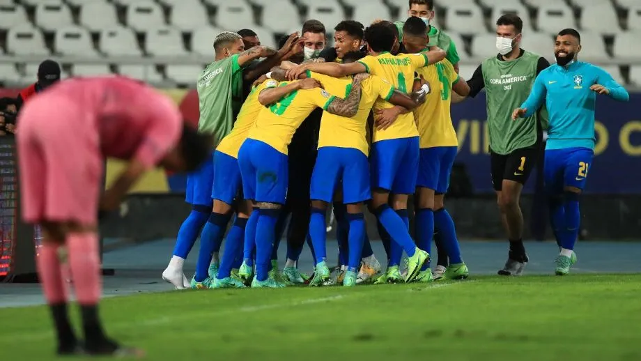 Các cầu thủ Brazil ăn mừng bàn thắng vào lưới Peru tại bán kết Copa America 2021.